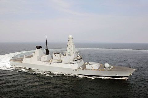 豪華戰艦“熱暈” 柴電機組“救場”