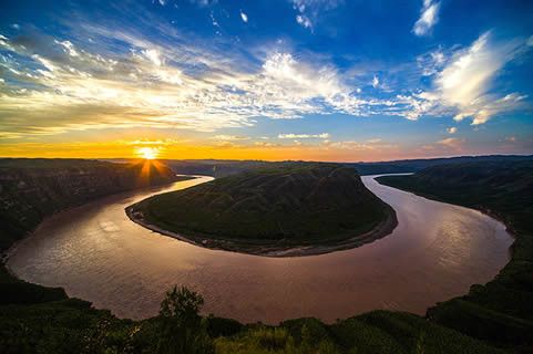 陜北現(xiàn)肉夾饃式大樓 華全發(fā)電機組也趕來湊趣