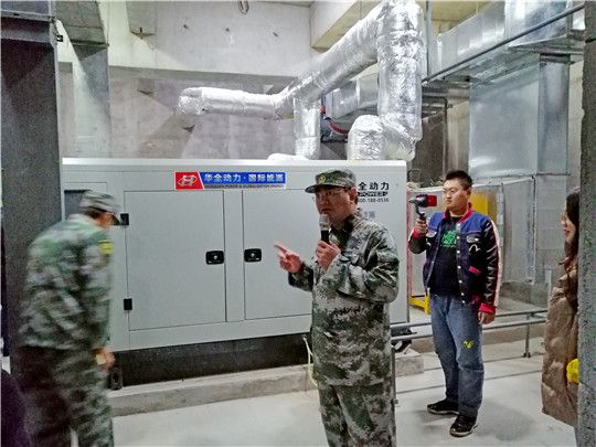平度市人防辦主任現場講解，華全發電機組啟動情況