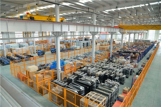 華全發(fā)電機(jī)組生產(chǎn)廠區(qū)