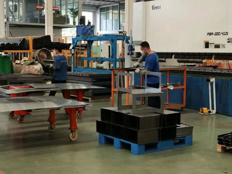 十一第一天，華全發(fā)電機組生產(chǎn)線緊張奮斗著