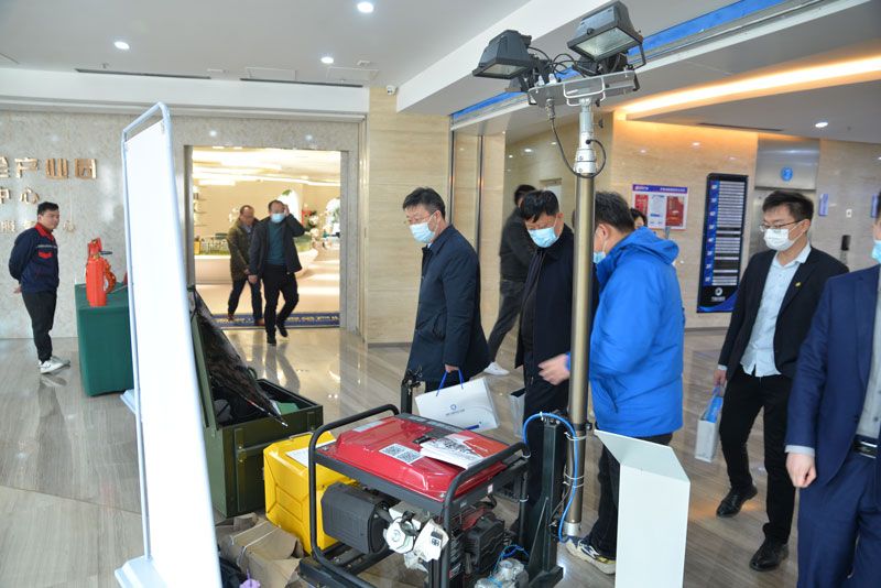 華全集團在展會上展示應急發(fā)電設備、儲能電源和應急水泵設備